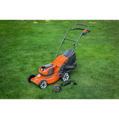 Husqvarna LC 137i akumuliatorinė vejapjovė, 37.5 cm pločio image 3