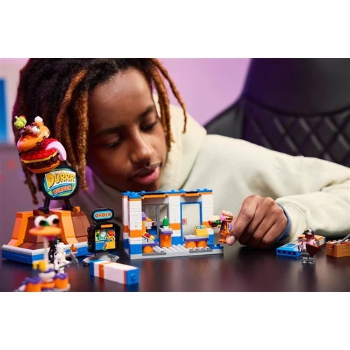 LEGO® Fortnite Durrr Burger Restaurant 77076 image 3