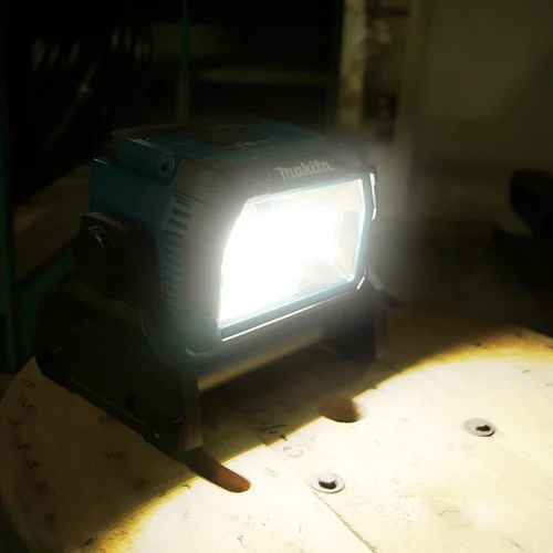 Makita DML809 LED prožektorius (14,4 / 18 / 230V) image 2