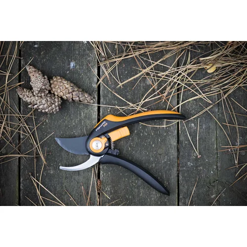FISKARS SMARTFIT P68 sekatorius prasilenkiančiais ašmenimis image 3