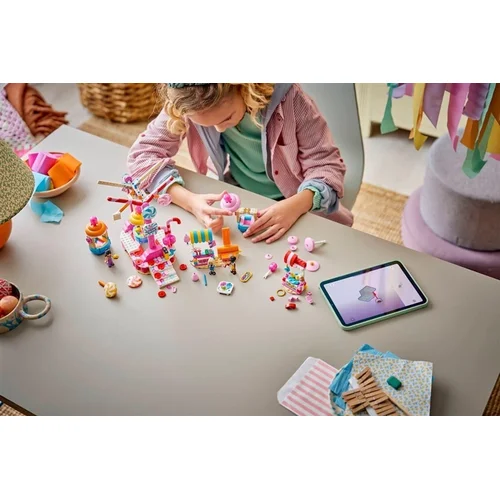 LEGO Candy & Cupcake Ferris Wheel 42700 image 3