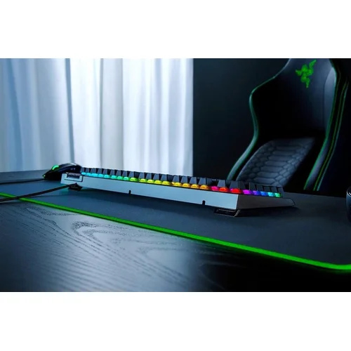 Razer BlackWidow V4 X Green Switches, (US) image 2