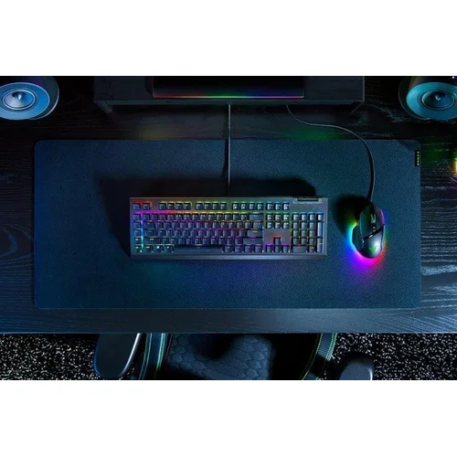 Razer BlackWidow V4 X Green Switches, (US) image 3