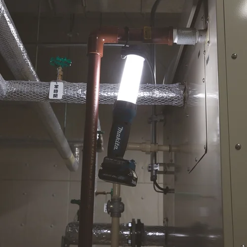 Akumuliatorinis LED prožektorius Makita DEAML104, 10,8V Li-ion image 3