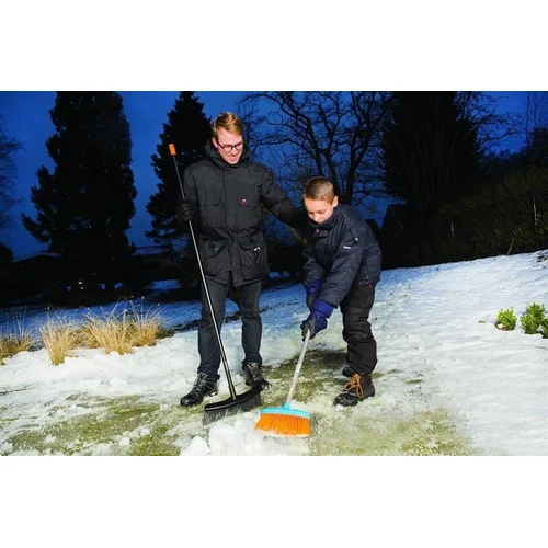 MY FIRST FISKARS™ Vaikiška lauko šluota image 3
