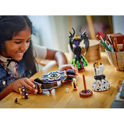 LEGO Disney Maleficent's and Cruella De Vil's Dresses 43262 image 3