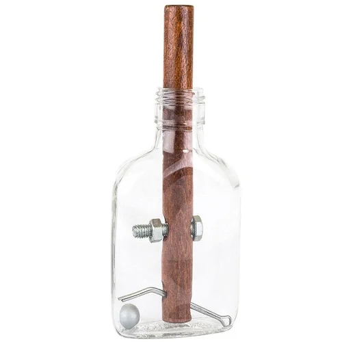 Brain Games Churchill's Whisky Bottle Solo image 2