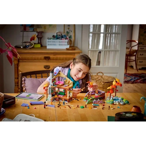 LEGO Friends Cozy Fall Forest Cabin 42705 image 3