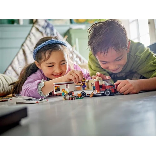 LEGO City Holiday Adventure Camper Van, 385 vnt. image 3