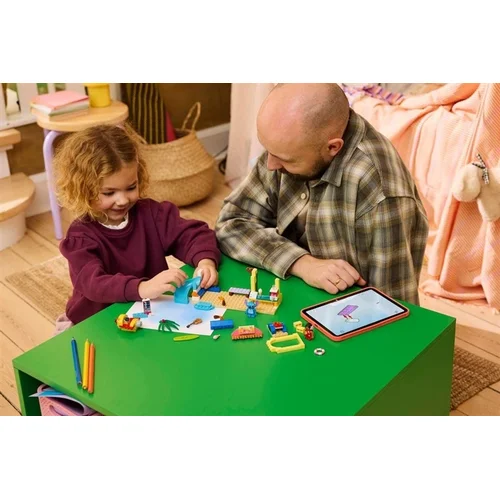 LEGO 43280 Beach Fun with Lilo & Stitch image 3